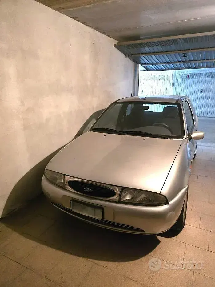 Usata Ford Fiesta Ghia 90 CV (66 kW) 1997 Utilitaria