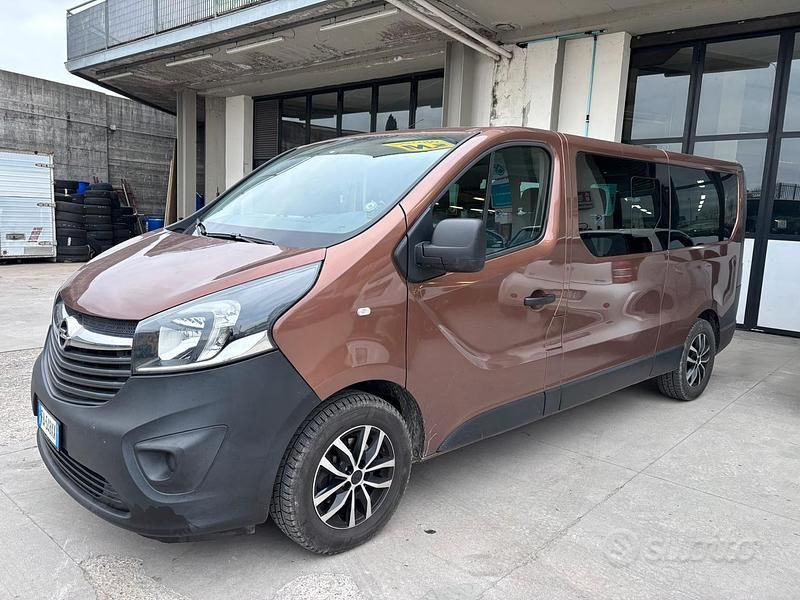 Usata Opel Vivaro 2015 Marrone Monovolume