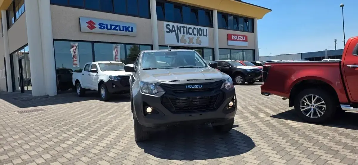 Nuova Isuzu D-Max 164 CV (120 kW) 2026 Grigio Pick-up