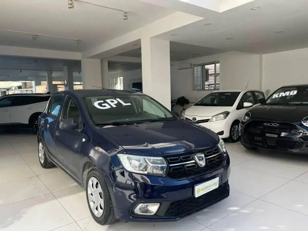 Usata Dacia Sandero Comfort 90 CV (66 kW) 2018 Blu metallizzato Utilitaria