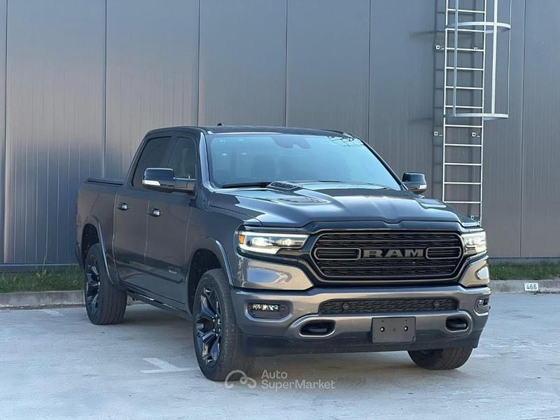 Usata RAM 1500 401 CV (294 kW) 2022 Grigio metallizzato Pick-up