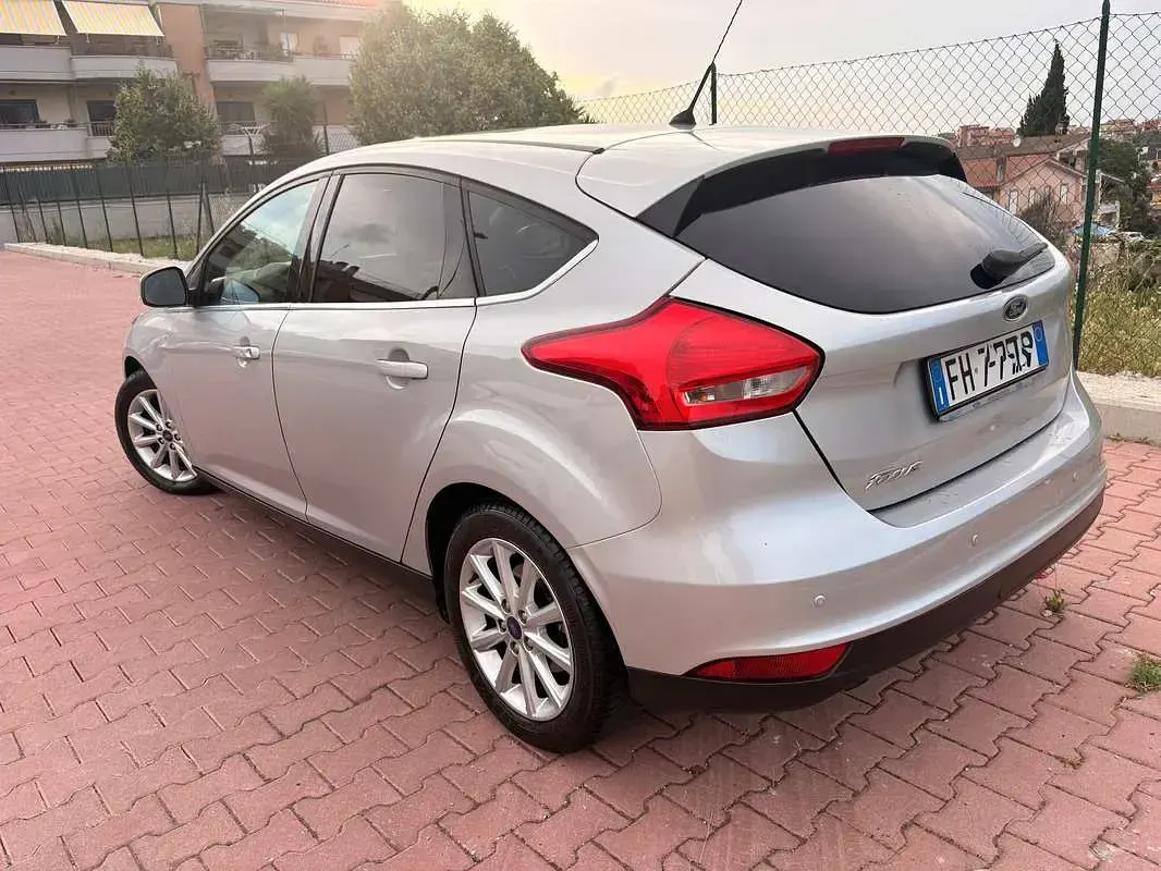 Usata Ford Focus Titanium S 120 CV (88 kW) 2017 Argento Berlina