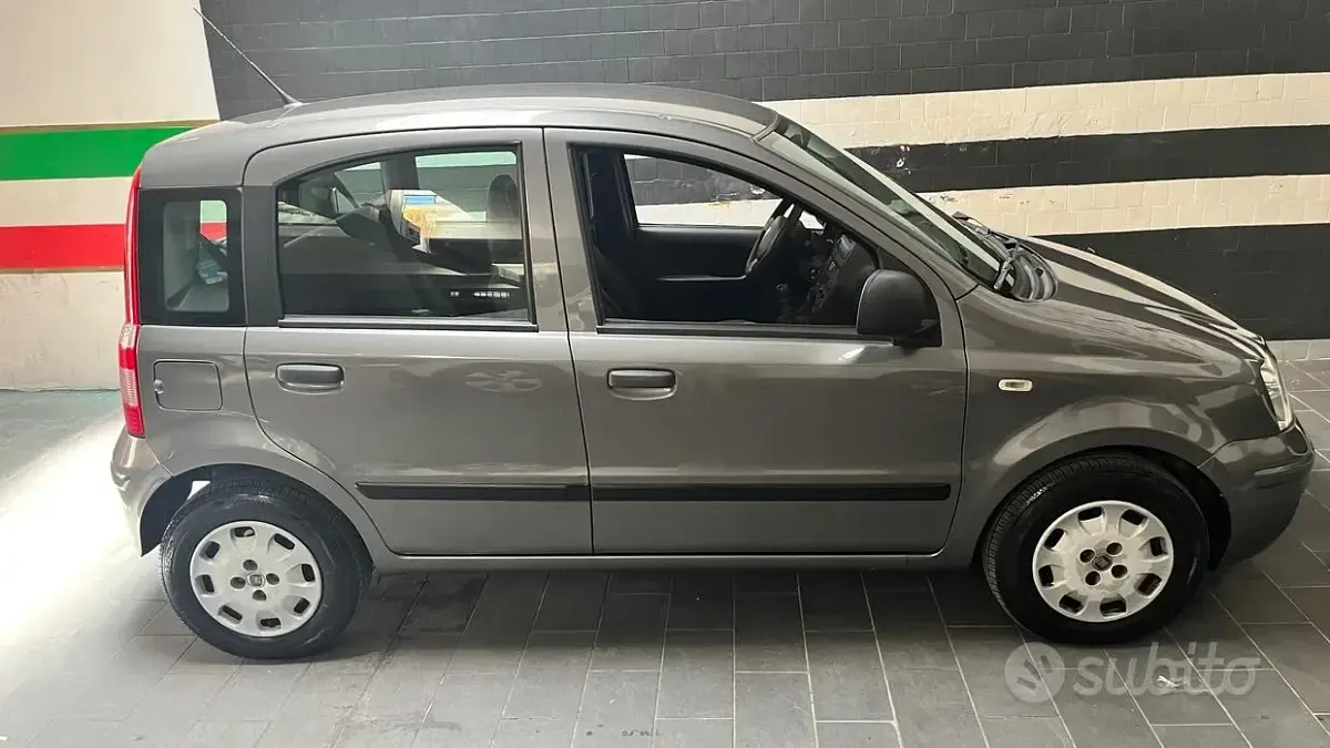 Usata Fiat Panda Emotion 69 CV (50 kW) 2012 Grigio Utilitaria