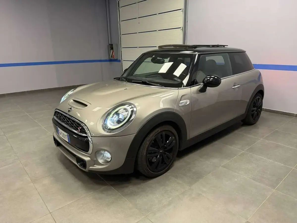 Usata Mini Cooper S Hype 192 CV (141 kW) 2019 Fog grey Utilitaria