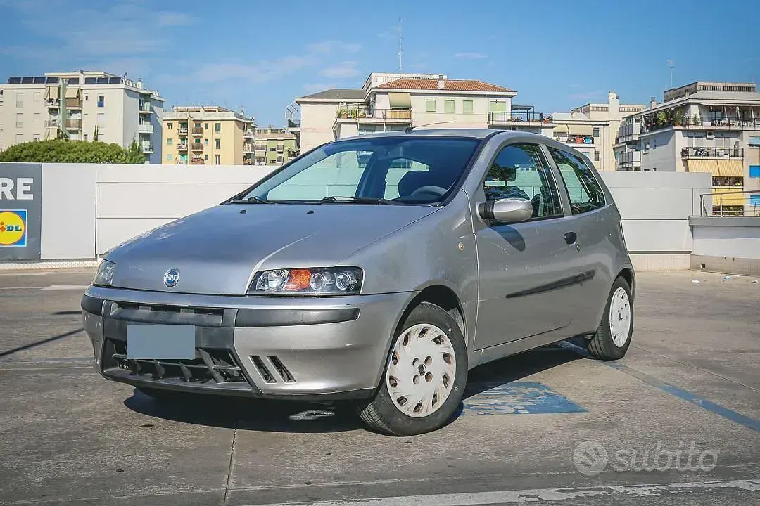 Usata Fiat Punto 86 CV (63 kW) 2002 Grigio Utilitaria
