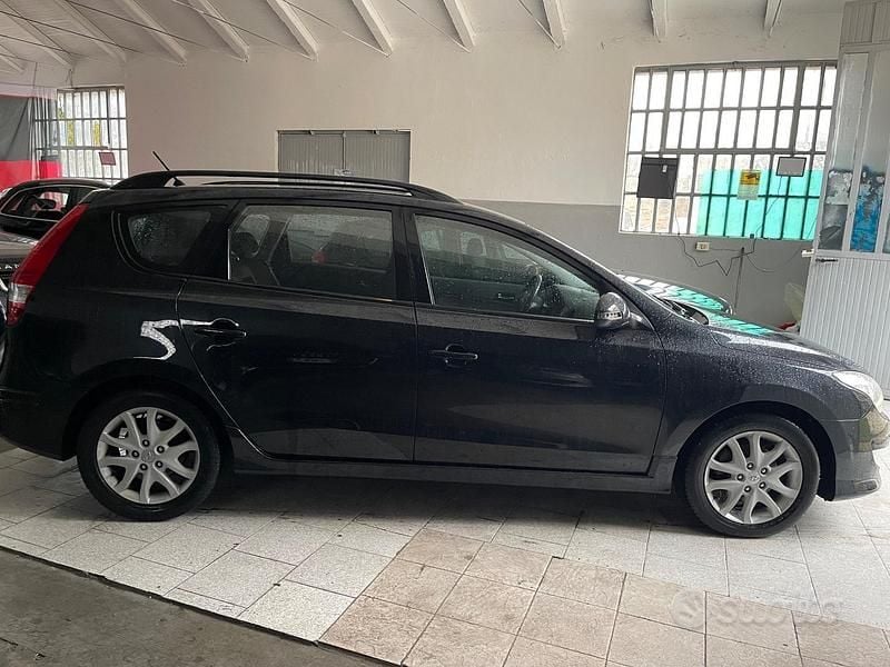 Usata Hyundai i30 Comfort 90 CV (66 kW) 2011 Nero Berlina