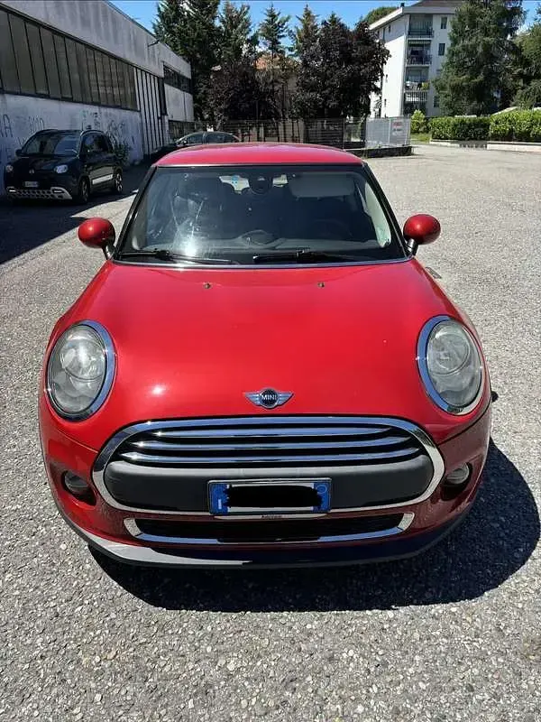 Usata Mini ONE 102 CV (75 kW) 2016 Rosso Utilitaria