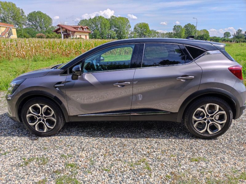 Usata Renault Captur 101 CV (74 kW) 2021 Grigio SUV