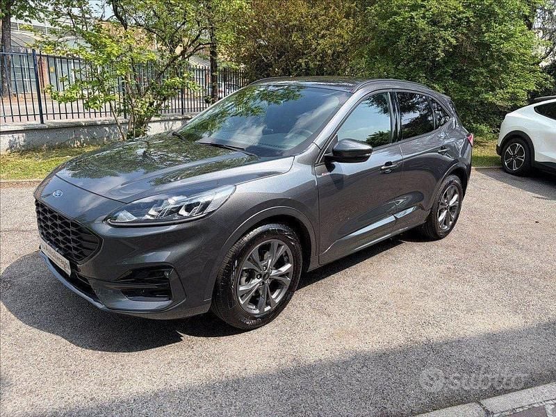 Usata Ford Kuga ST-Line 150 CV (110 kW) 2023 Grigio SUV