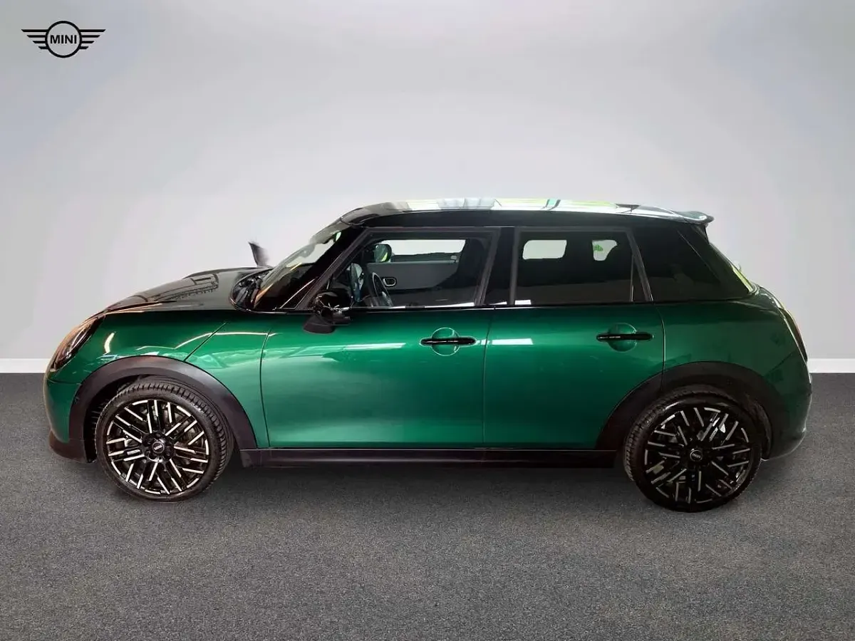 Usata Mini Cooper Favoured 150 kW (204 CV) 2025 Verde Utilitaria