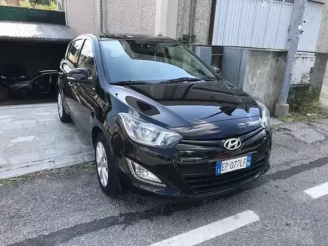 Usata Hyundai i20 84 CV (61 kW) 2012 Nero Utilitaria