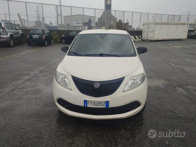 Usata Lancia Ypsilon Gold 69 CV (50 kW) 2018 Bianco Utilitaria