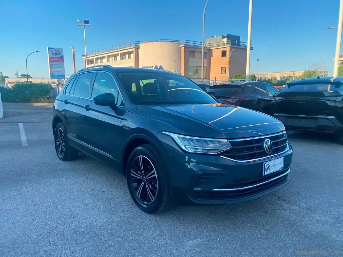 Usata VW Tiguan Life 150 CV (110 kW) 2021 Grigio SUV