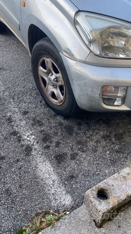 Usata 2001 Toyota RAV4 SUV | 2200 € (Buon prezzo) - Immagine 1/4