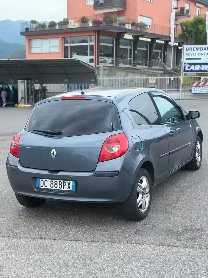 Brugt Renault Clio II 75 HK (55 kW) 2006 Grå