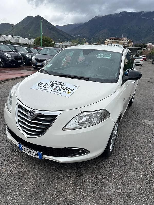 Usata Lancia Ypsilon Platinum 69 CV (50 kW) 2015 Bianco Utilitaria