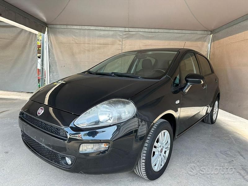 Nero Usata 2018 Fiat Punto Street Tre volumi | 8299 € (Buon prezzo) - Immagine 1/4