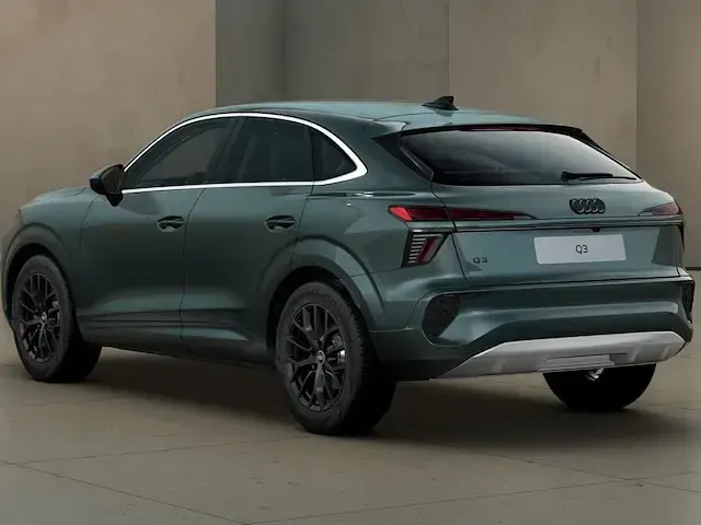 Nuova Audi Q3 Sportback Advanced 150 CV (110 kW) 2026 Verde salvia metallizzato SUV