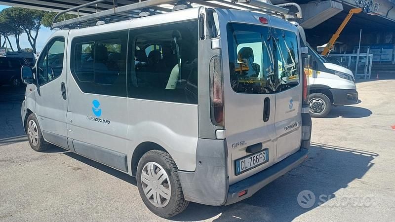 Usata Opel Vivaro 100 CV (73 kW) 2003 Grigio Monovolume