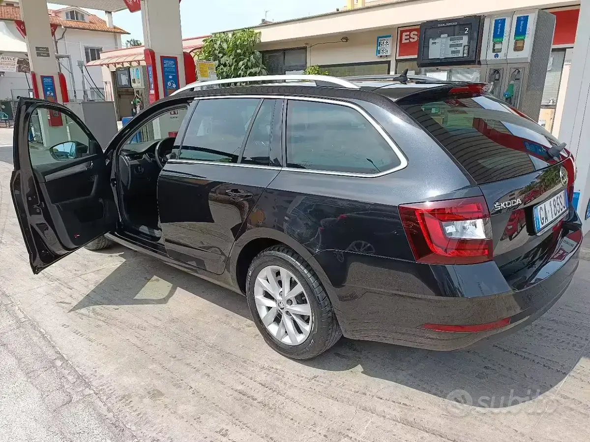 Usata Skoda Octavia 131 CV (96 kW) 2020 Nero Station wagon