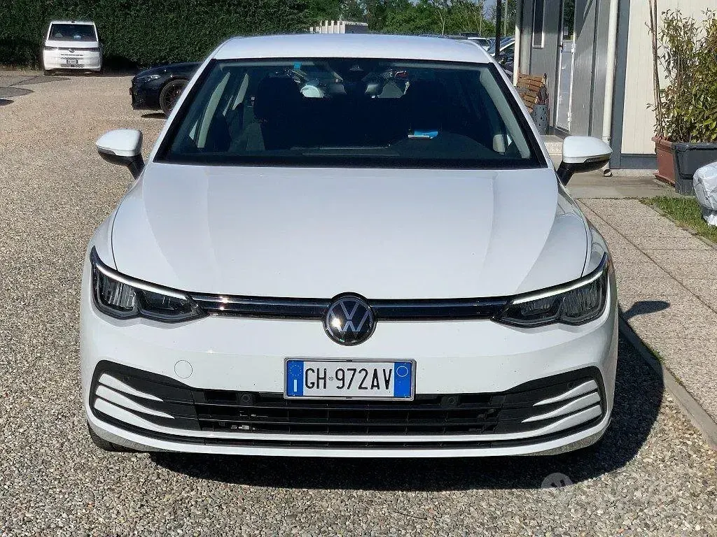 Usata VW Golf VIII Life 110 CV (80 kW) 2022 Bianco Berlina