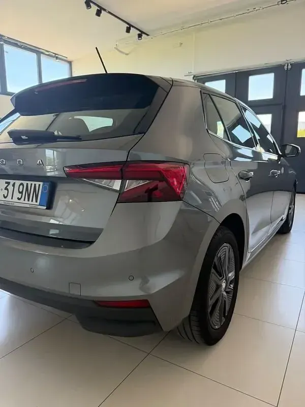 Usata Skoda Fabia Style 80 CV (58 kW) 2023 Grigio tetto nero Utilitaria