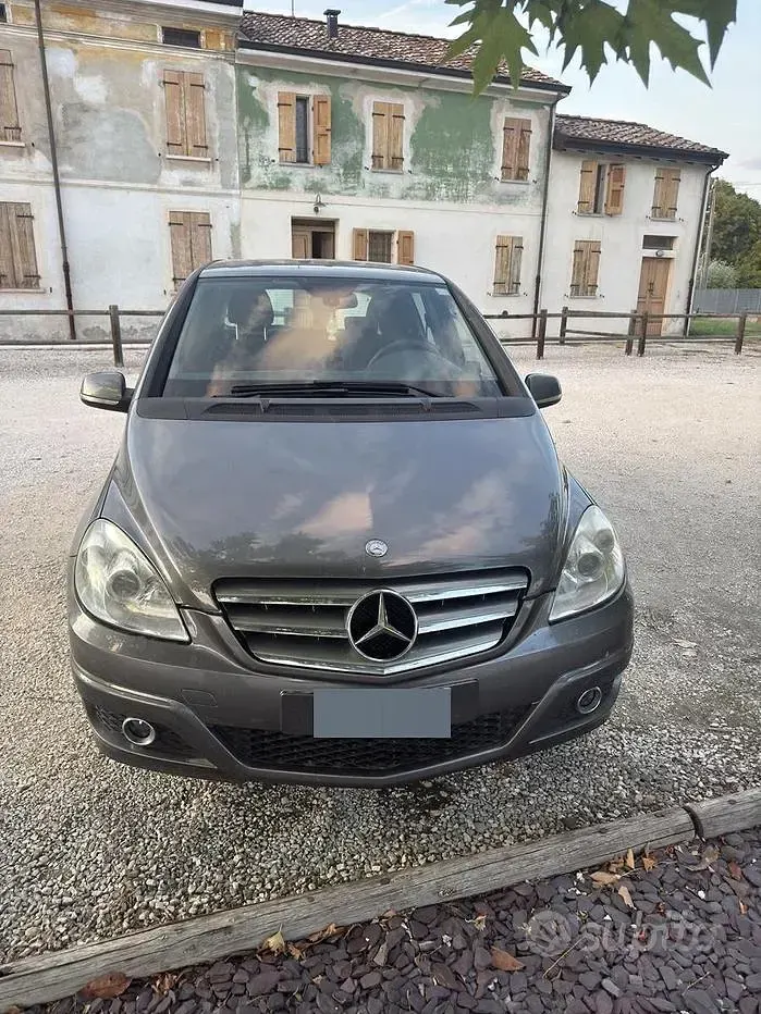 Usata Mercedes B180 Executive 109 CV (80 kW) 2011 Utilitaria