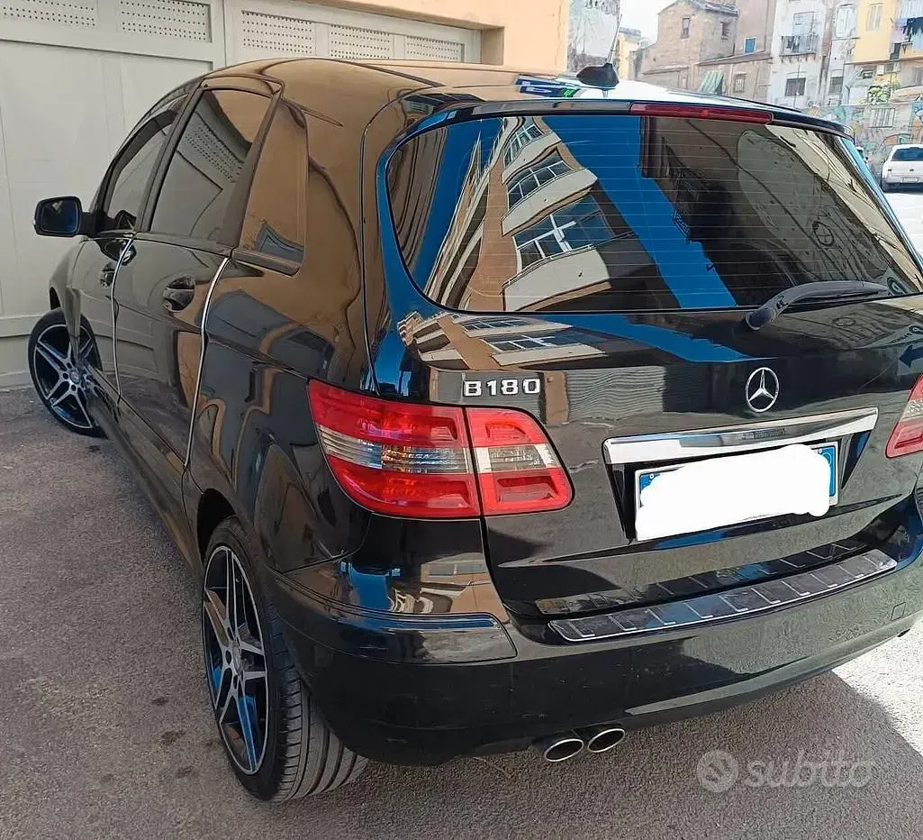 Usata Mercedes B180 109 CV (80 kW) 2010 Nero Monovolume