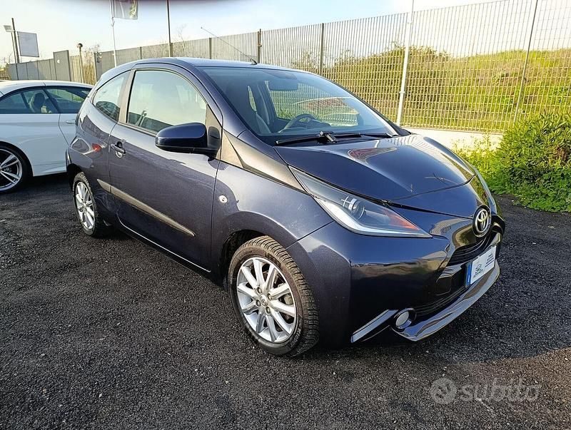 Usata Toyota Aygo Connect Style 68 CV (50 kW) 2014 Blu Utilitaria