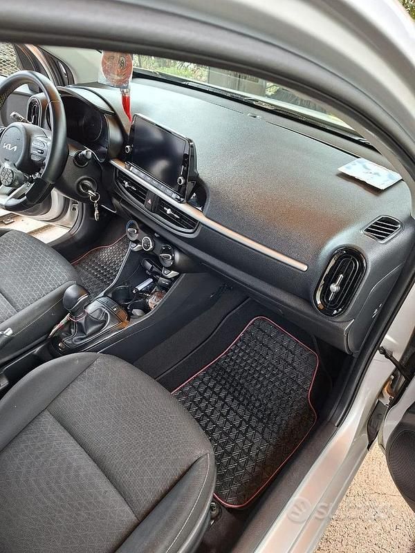 Usata Kia Picanto Style 67 CV (49 kW) 2022 Grigio Utilitaria
