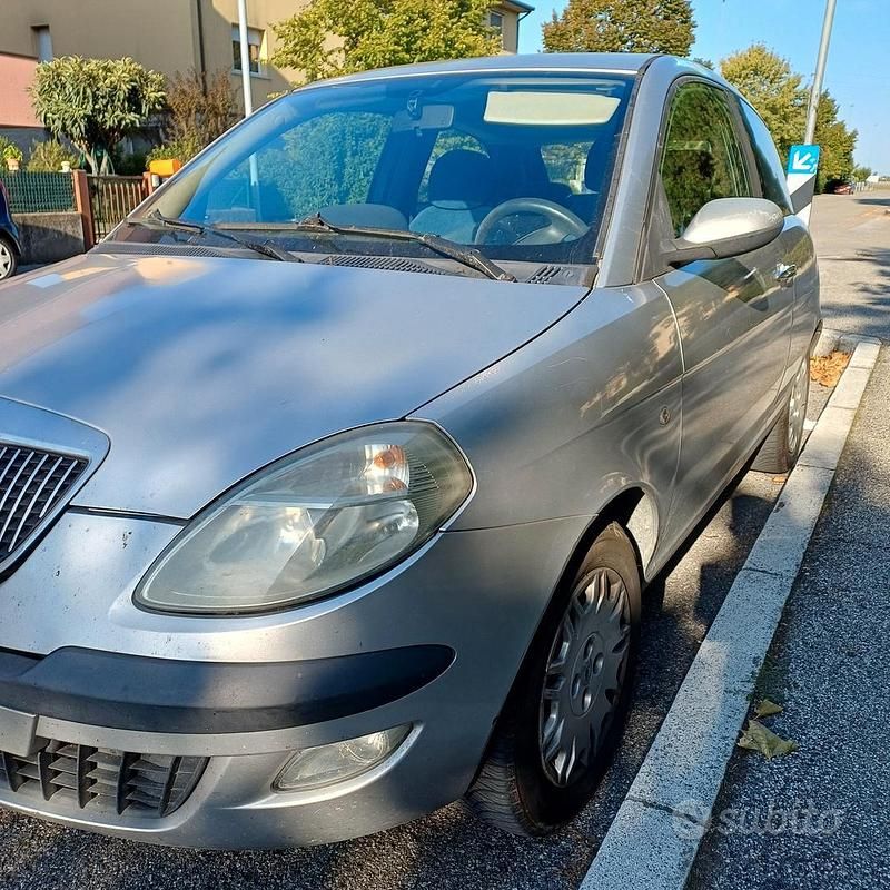 Usata Lancia Ypsilon 60 CV (44 kW) 2006 Utilitaria