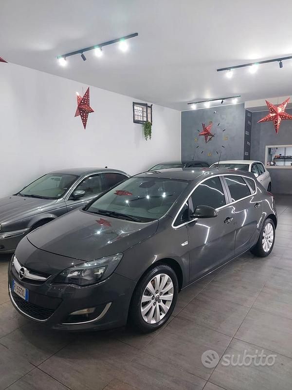 Grigio Usata 2015 Opel Astra Cosmo Tre volumi | 5999 € (Buon prezzo) - Immagine 1/4