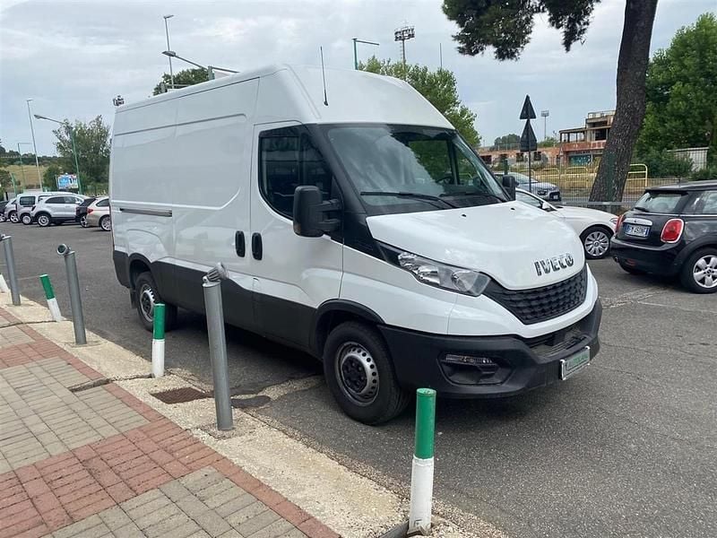 Usata Iveco Daily 116 CV (85 kW) 2021 Bianco Furgone