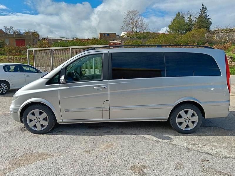 Begagnad Mercedes Viano 204 HK (150 kW) 2006 Silver Minibuss
