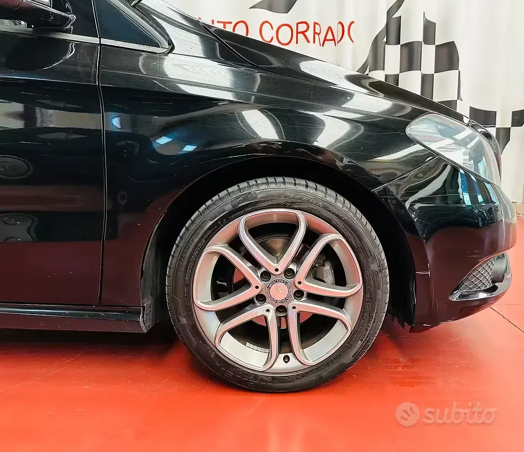 Usata Mercedes B180 Executive 109 CV (80 kW) 2013 Nero Utilitaria