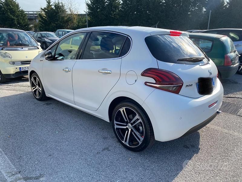 Usata Peugeot 208 GT-line 2016 Bianco Utilitaria