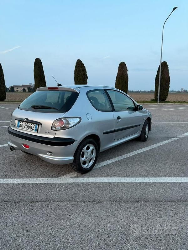 Usata Peugeot 206 75 CV (55 kW) 2001 Grigio Berlina