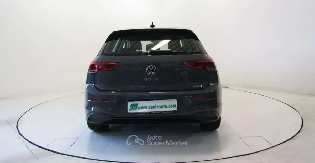 Usata VW Golf VIII Life 110 CV (80 kW) 2022 Grigio Berlina