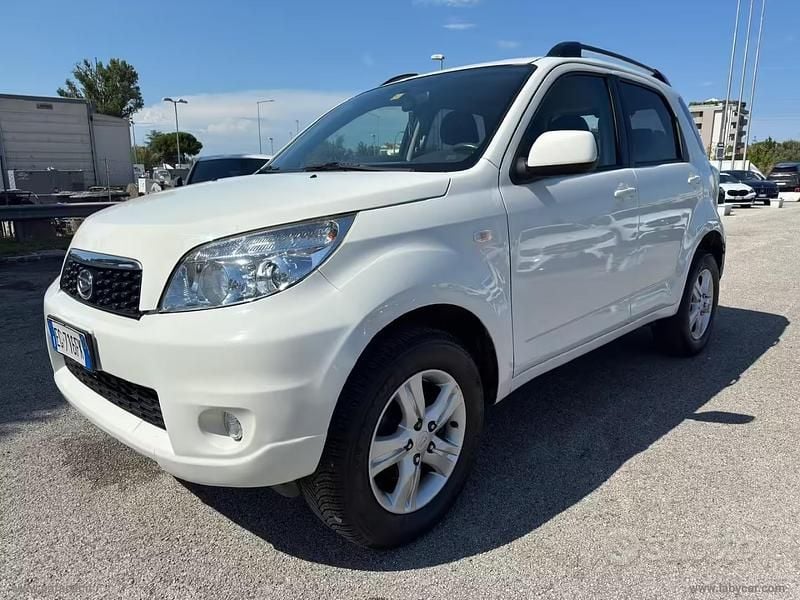 Usata Daihatsu Terios 102 CV (75 kW) 2011 Bianco SUV