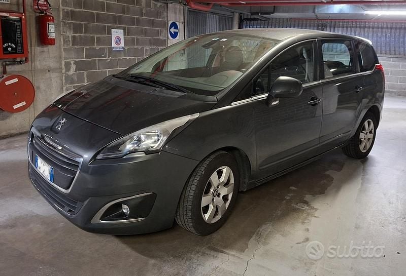 Usata Peugeot 5008 Active 120 CV (88 kW) 2016 Grigio Monovolume
