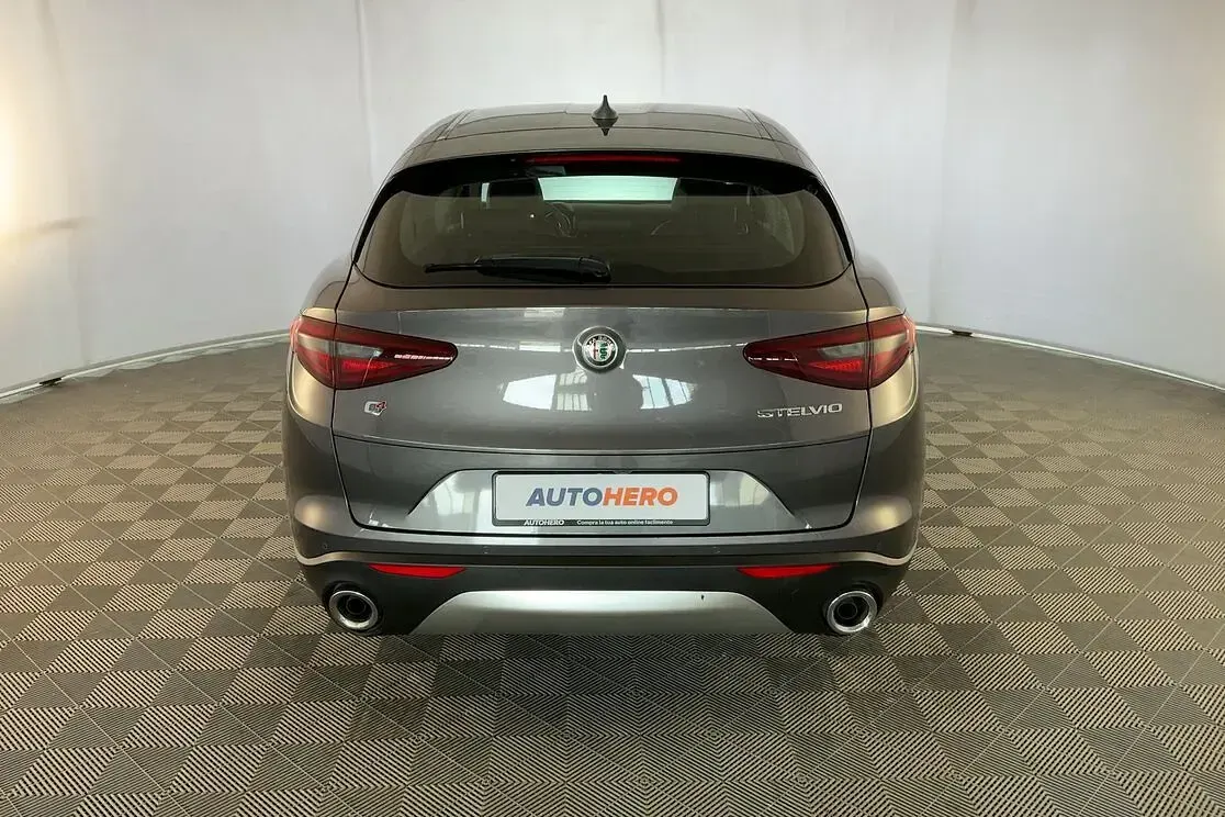 Usata Alfa Romeo Stelvio Lusso 210 CV (154 kW) 2019 Grigio SUV