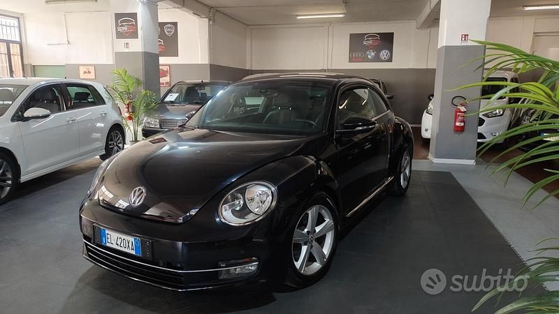 Nero Usata 2012 VW Maggiolino Edition Tre volumi | 9999 € (Buon prezzo) - Immagine 1/4