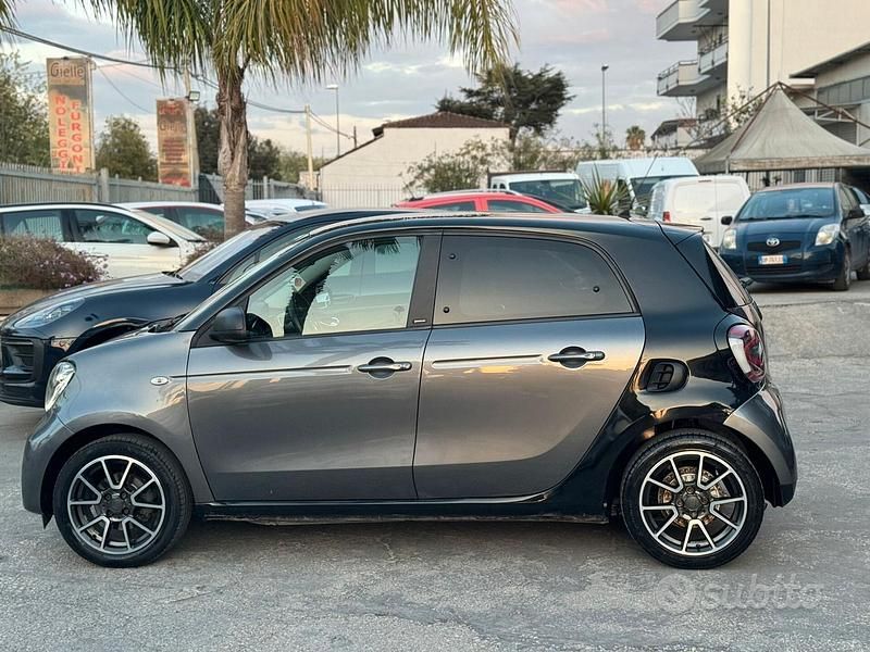 Usata Smart ForFour Prime 71 CV (52 kW) 2019 Grigio Utilitaria