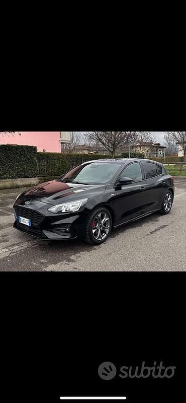 Nero Usata 2019 Ford Focus ST-Line Tre volumi | 14.999 € (Buon prezzo) - Immagine 1/4