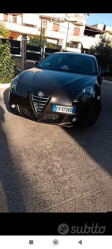Usata Alfa Romeo Giulietta 120 CV (88 kW) 2014 Marrone Berlina