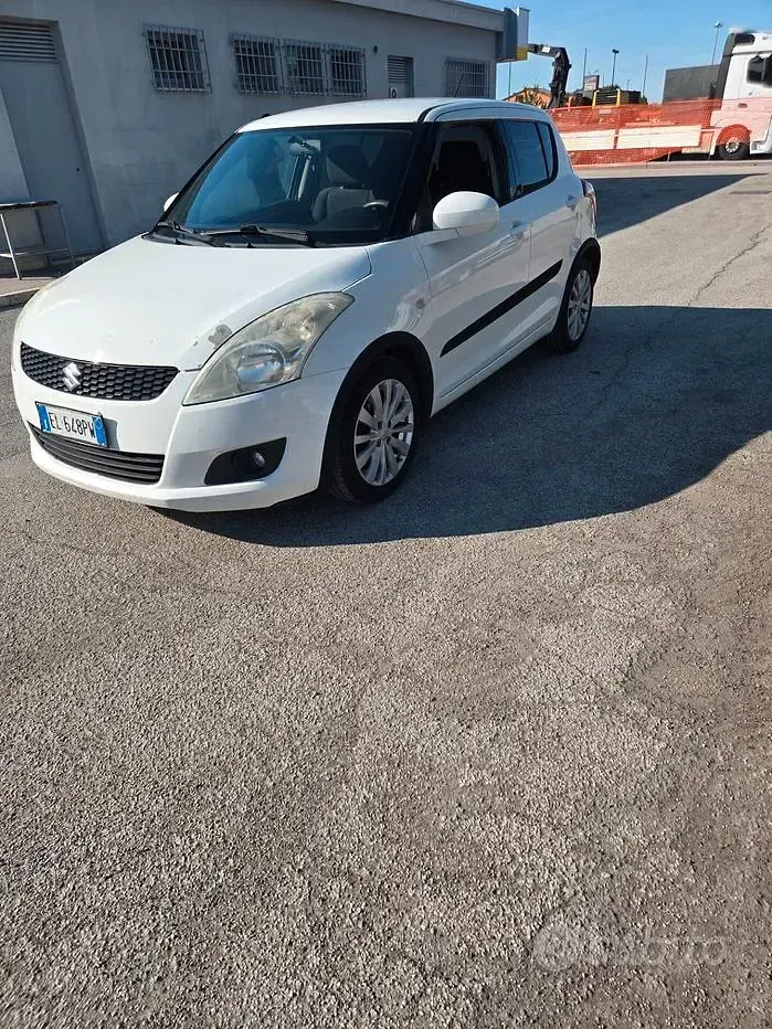 Usata Suzuki Swift 94 CV (69 kW) 2012 Bianco Utilitaria