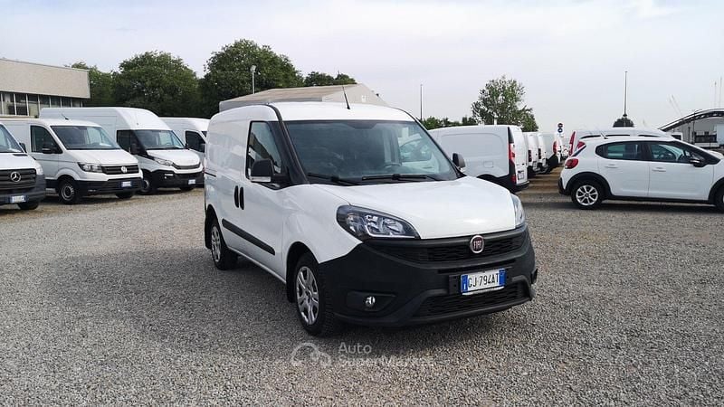 Usata Fiat Doblò Lounge 105 CV (77 kW) 2022 Bianco Monovolume