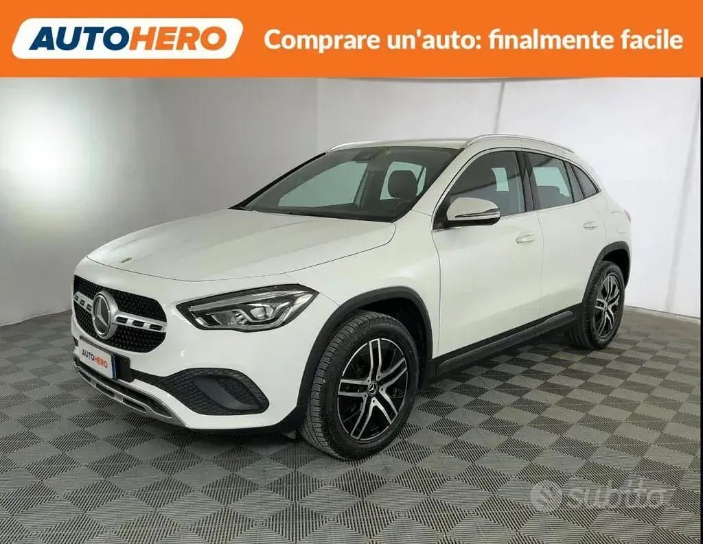 Käytetty Mercedes GLA200 Progressive 150 HP (110 kW) 2023 Katumaasturi