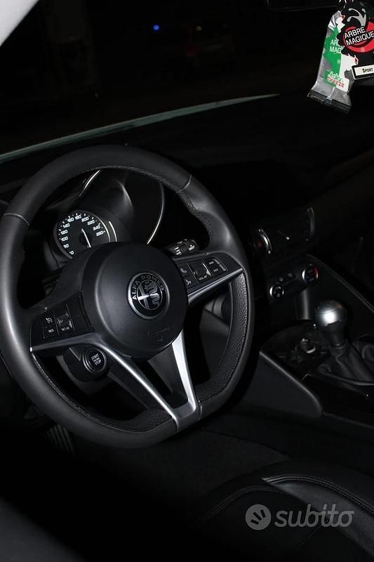 Usata Alfa Romeo Giulia 150 CV (110 kW) 2016 Bianco Berlina