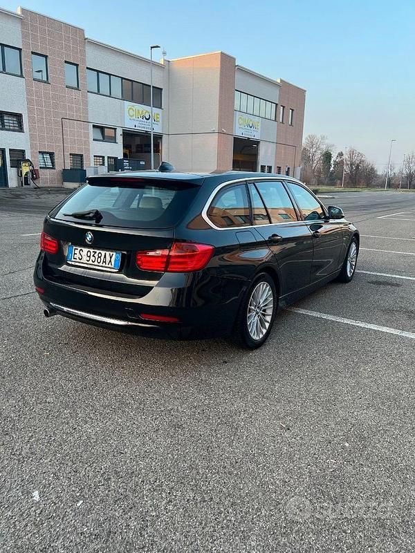 Usata BMW 320 Luxury Line 184 CV (135 kW) 2013 Nero Station wagon